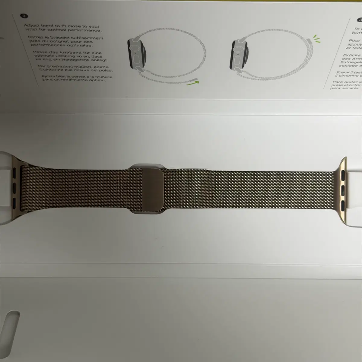 애플워치 40/41/42mm 정품 밀레나즈루프 밴드 골드색상팝니다.