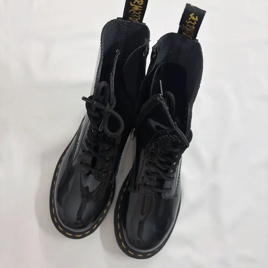 닥터마틴(Dr. Martens) 1490 페이턴트(유광) 10홀 부츠 230