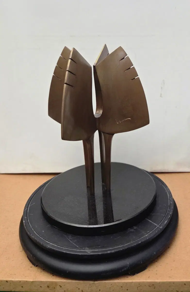 대한민국 최고 브론즈 추상의거장 엄태정 서울대50주년 상징탑 작품(32.5cm)