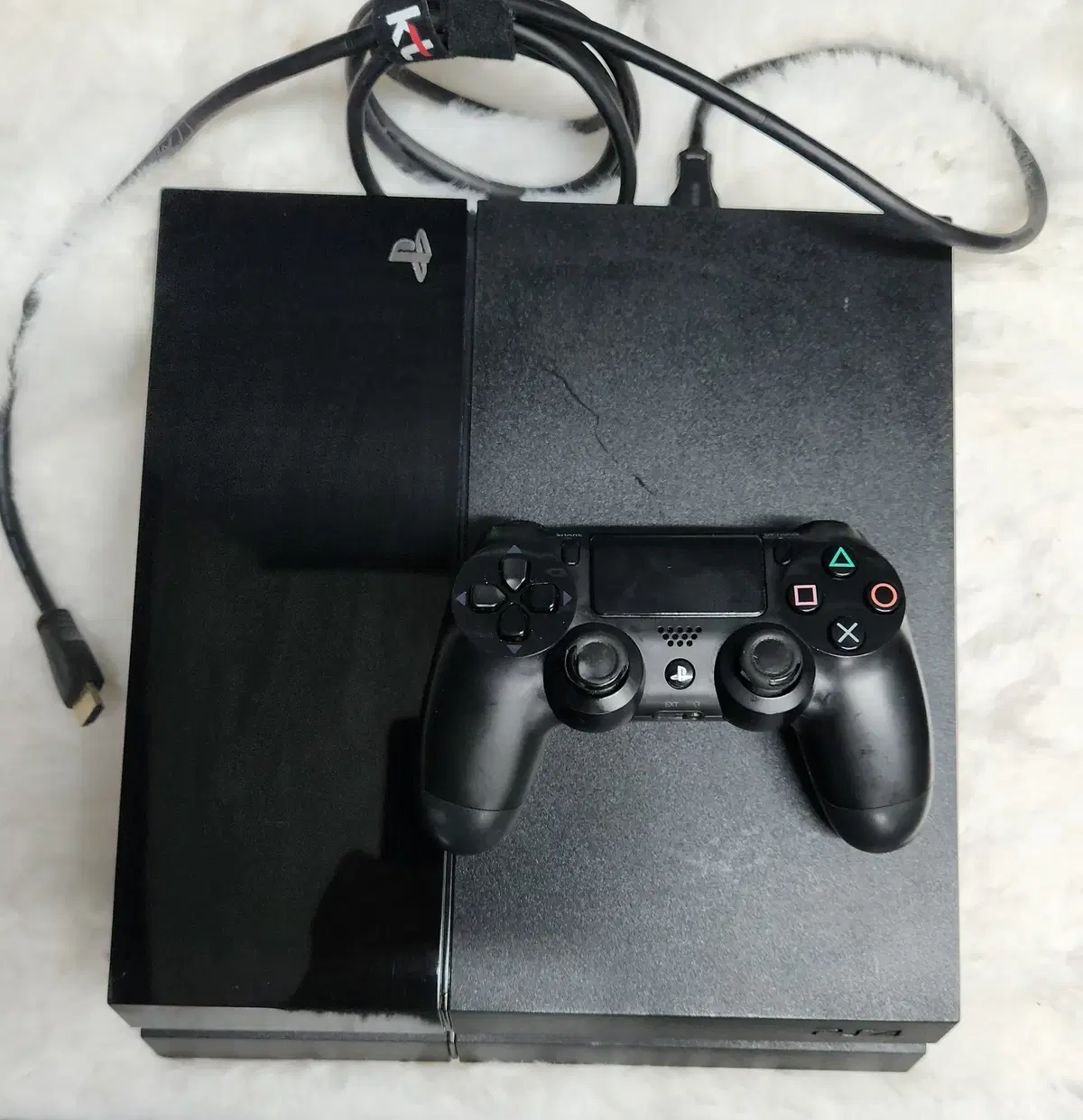 PS4 1세대 초기형 본체(CUH-1105A 500GB)와 듀얼쇼크 4 무선 컨트롤러,  HDMI 케이블