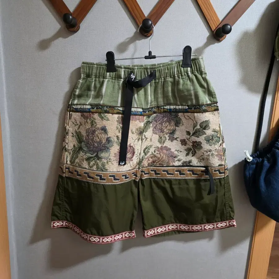 캐피탈 패치워크 에코 바카 쇼츠
