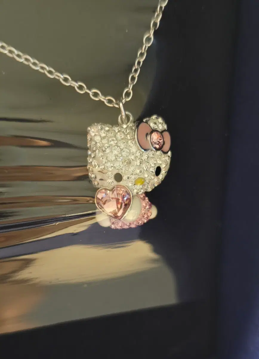 스와로브스키 헬로키티 목걸이