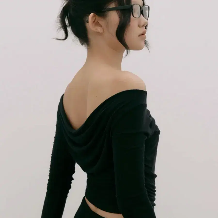 익스파이어드 걸  드레이프 탑 블랙 프리 (2회 착용)