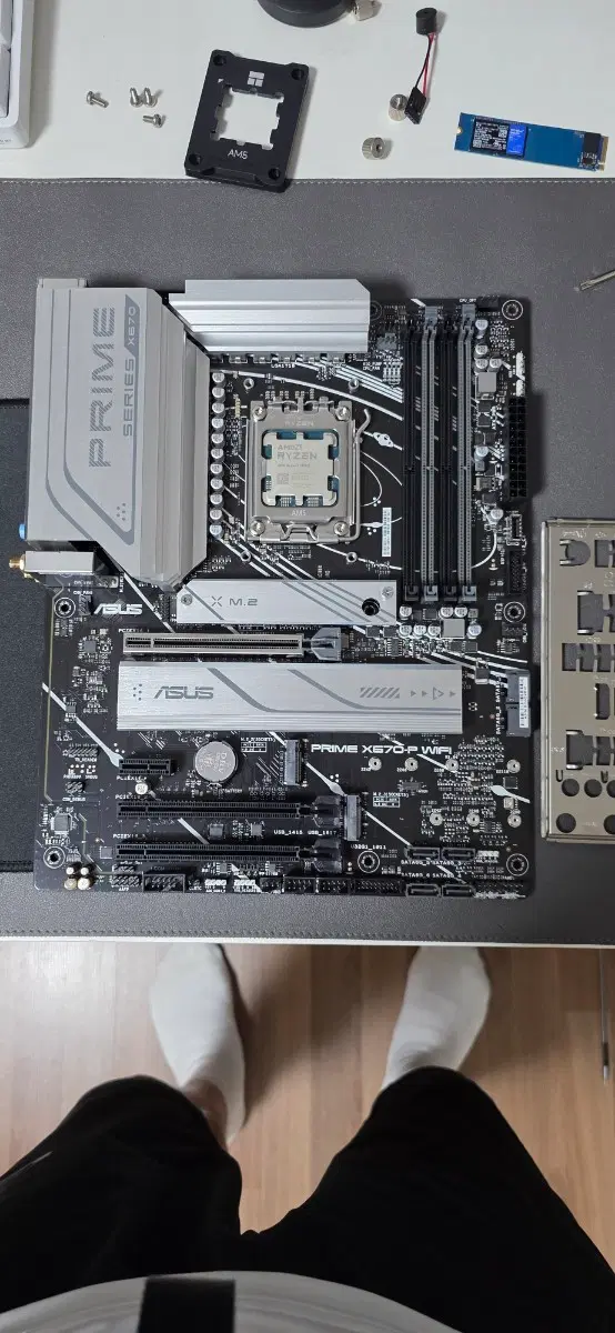 ASUS PRIME X670 메인보드와 AMD 라이젠9 7950x CPU 세트