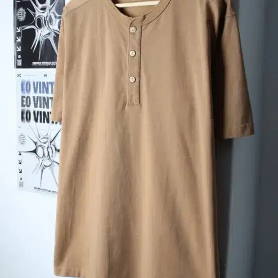 브론슨 헨리넥 카멜 2xl