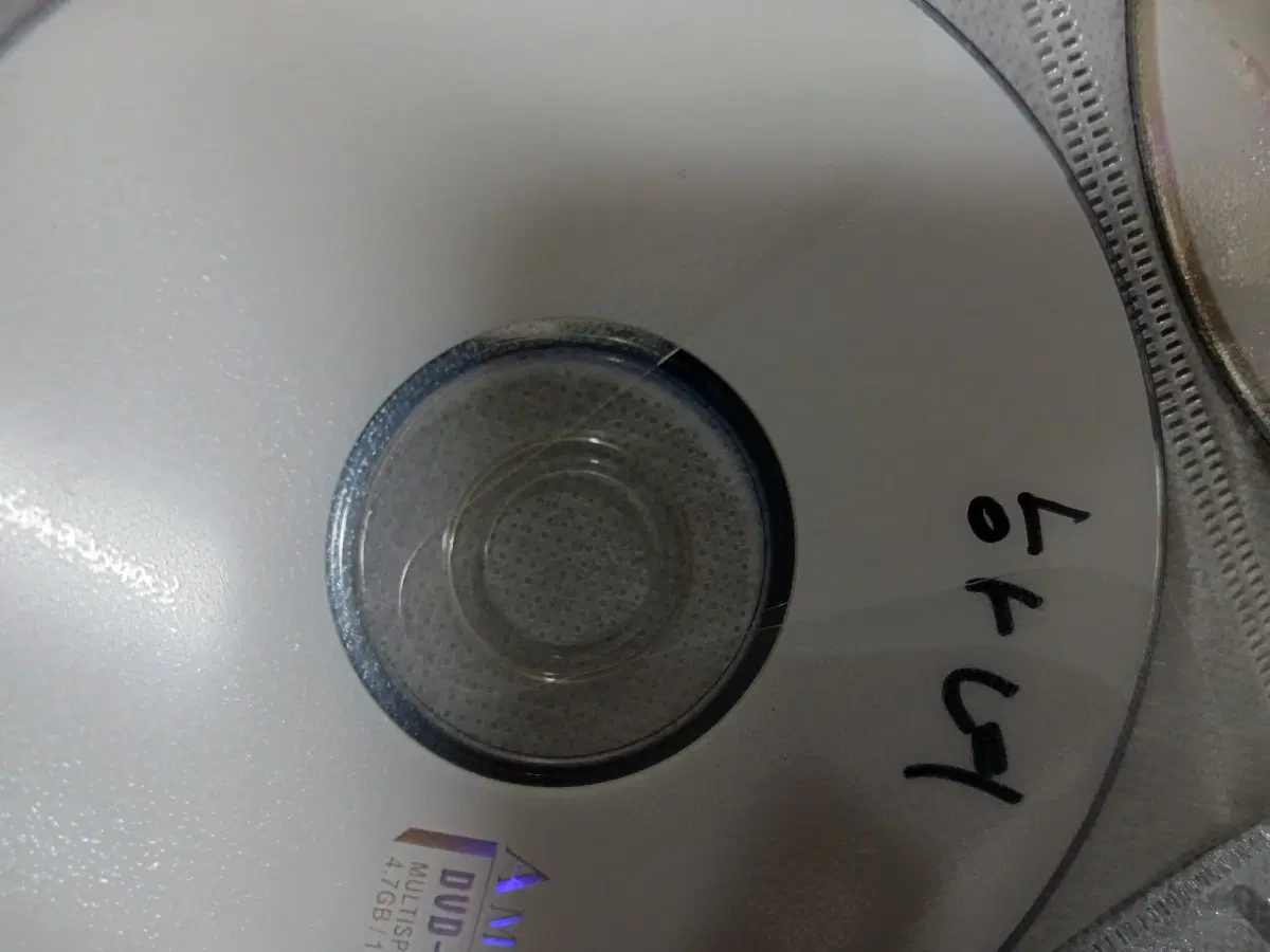 DVD-R 4.7GB...공디스켓 100여장 처분