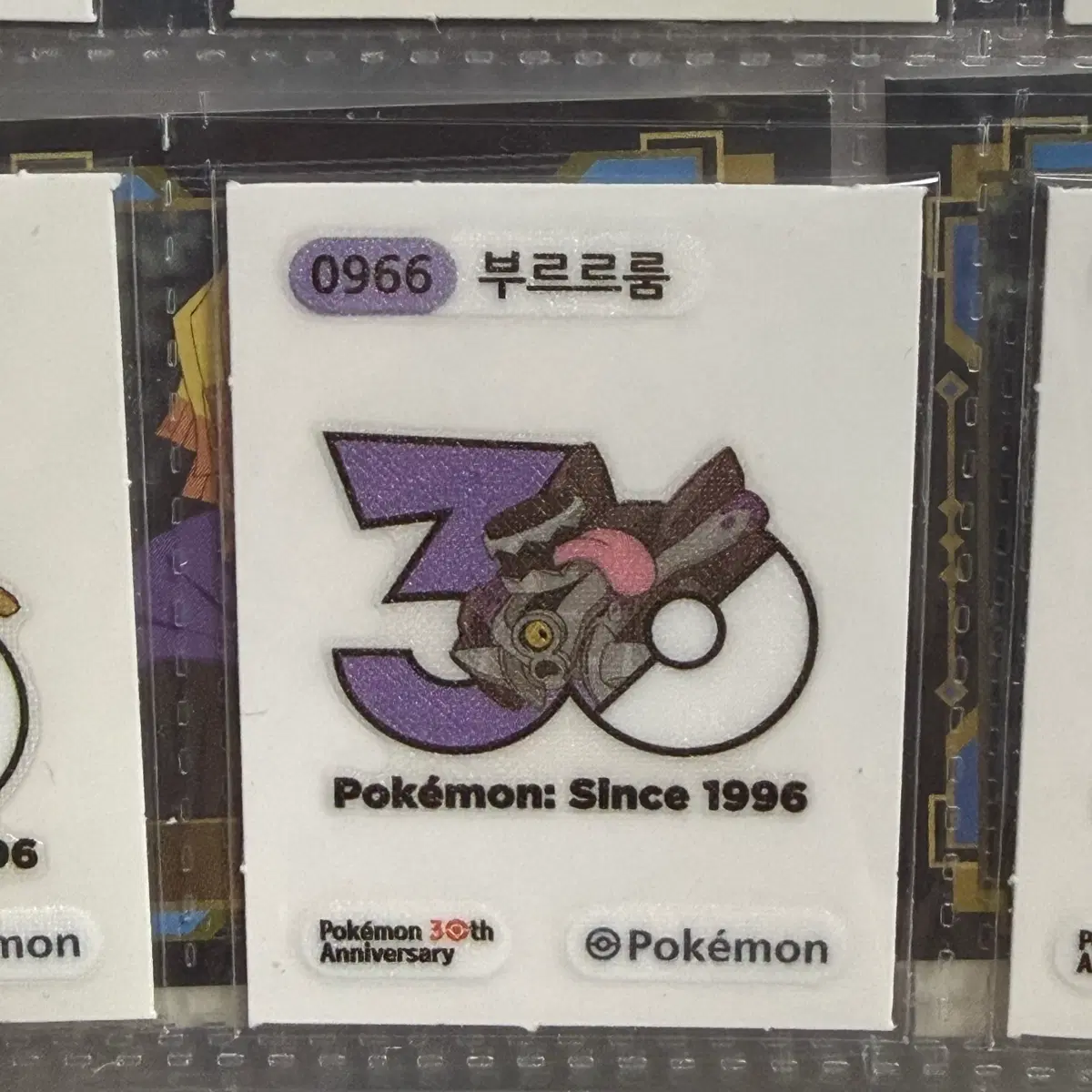 포켓몬 띠부띠부씰 30주년 로고 부르르룸 판매합니다