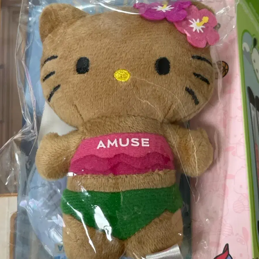 미개봉) 어뮤즈 태닝 헬로키티 인형 키링