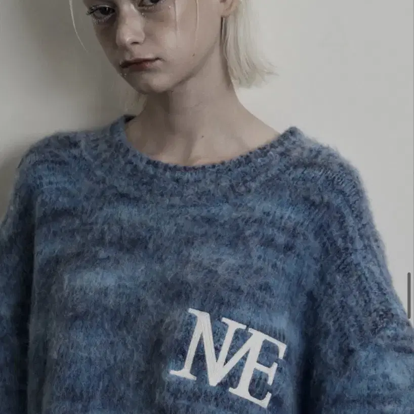 므넴 chain embroidery knit (mix blue) 블루 니트