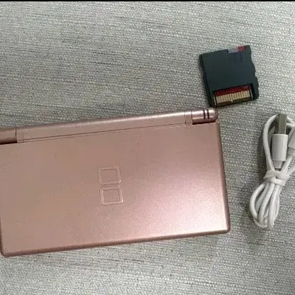 닌텐도 DS Lite 메탈릭 로즈 게임기 + 게임칩 + 충전기