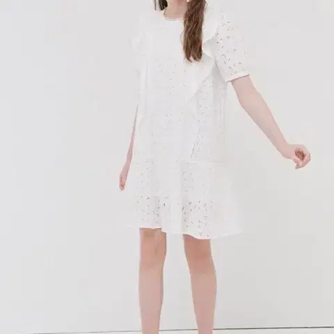 레니본 20년 아일렛 레이스 벌룬 퍼프 원피스 여행룩 휴가룩 산드로스탈