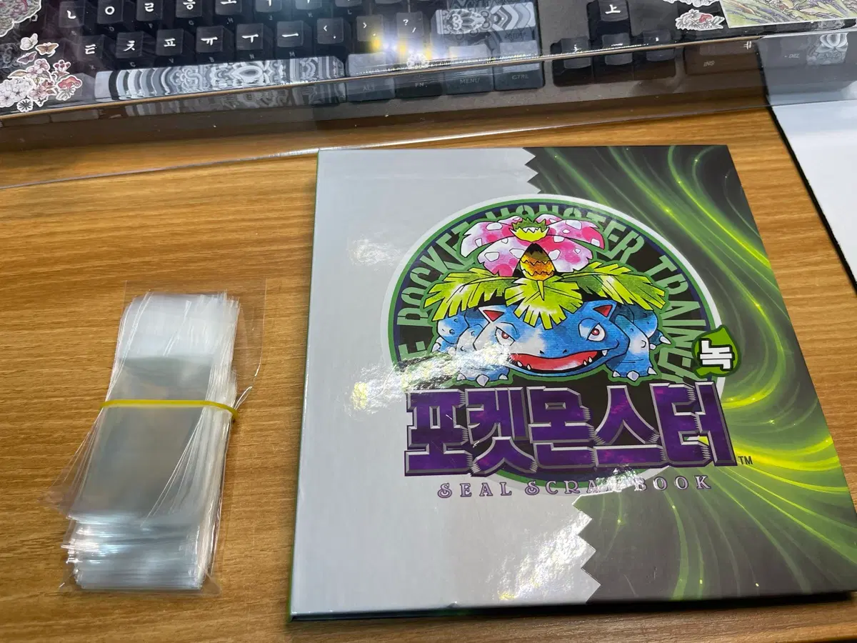 포켓몬 30주년 아트워트 띠부씰 100종+이상해꽃 아트북