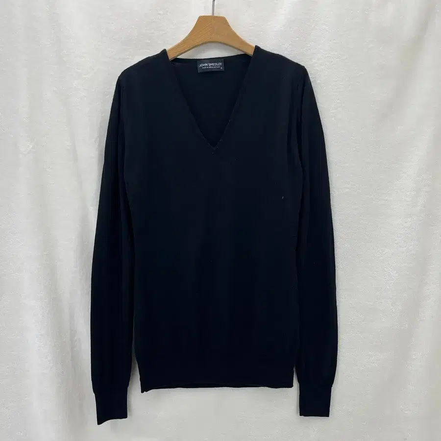 [JOHN SMEDLEY] 존스메들리 브이넥 메리노울 니트