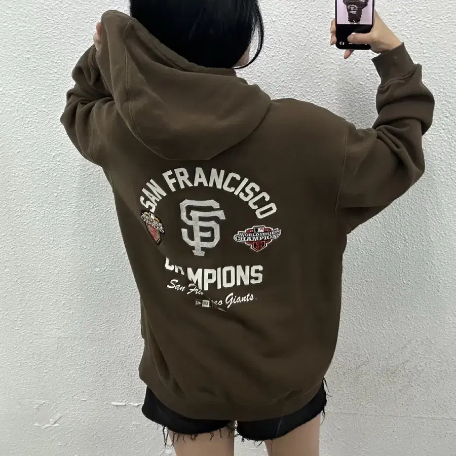뉴에라 백로고 브라운 후드 105