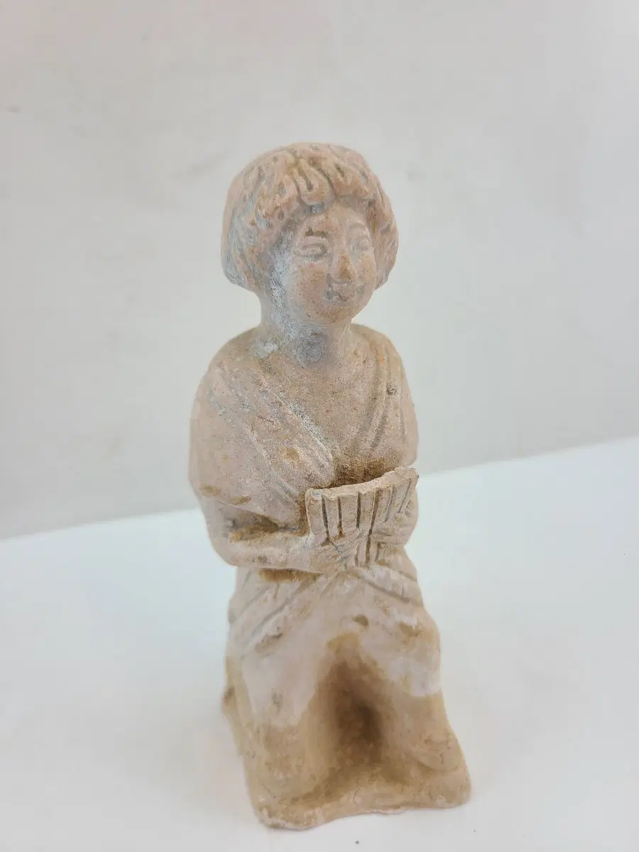 고대 유물 인물상 당대서역인이 악기를 가지고