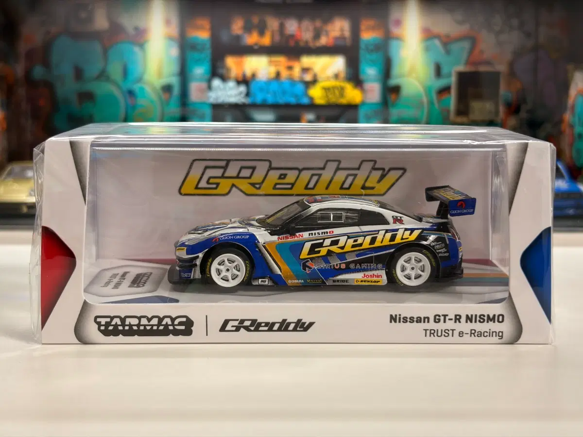타막웍스(TARMAC Works) GReddy 닛산 GT-R 니스모 Trust e-Racing 1:64모델