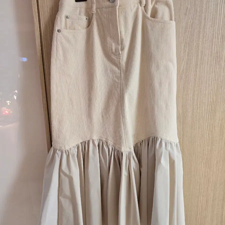 톰그레이하운드 프릴 롱 스커트 베이지