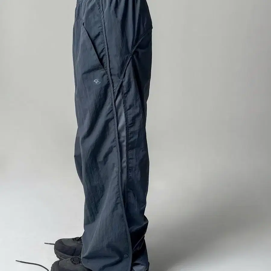 산산기어 사이드 플랩 트랙 팬츠 블루 차콜 side flap track pants