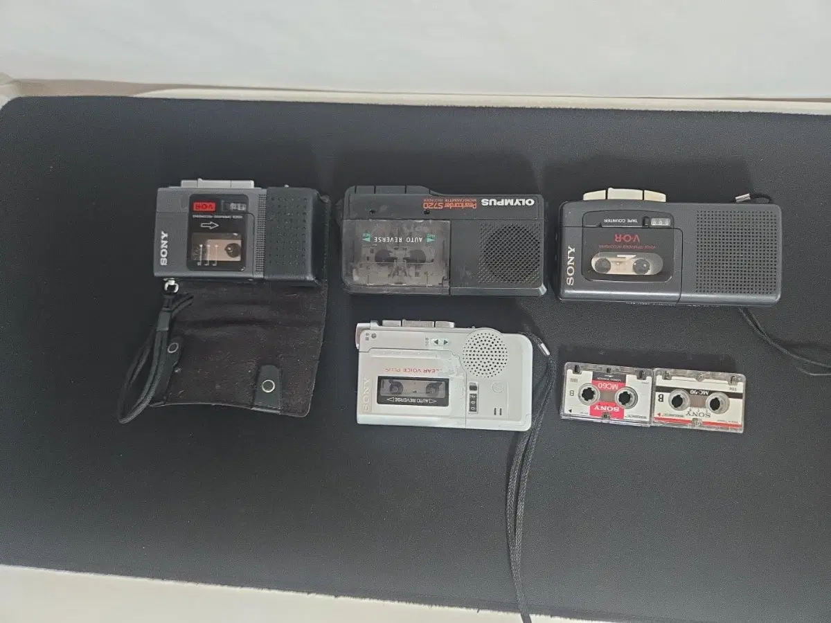 오래된 SONY / OLYMPUS 마이크로카세트 녹음기 4대 일괄판매합니다.