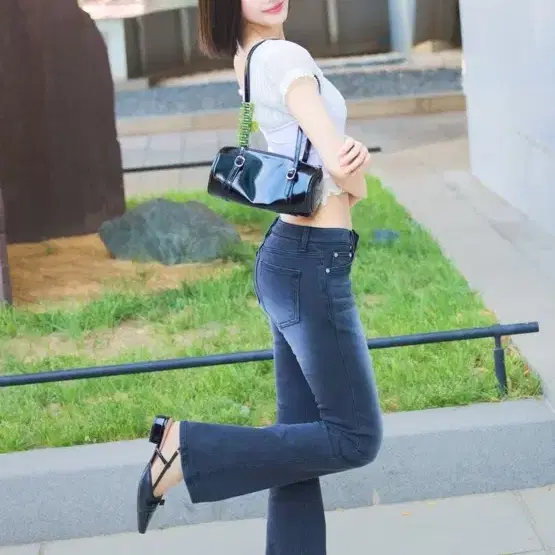 (조이부츠컷)카인다미 골반패드 로우웨스트 흑청 세미 부츠컷 M_골반뽕 청바지 카리나부츠컷