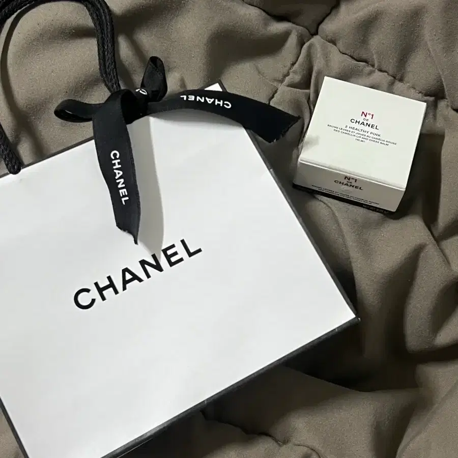 새상품) 샤넬 CHANEL 레드 까멜리아 립 앤 치크 밤/까멜리아 루쥬