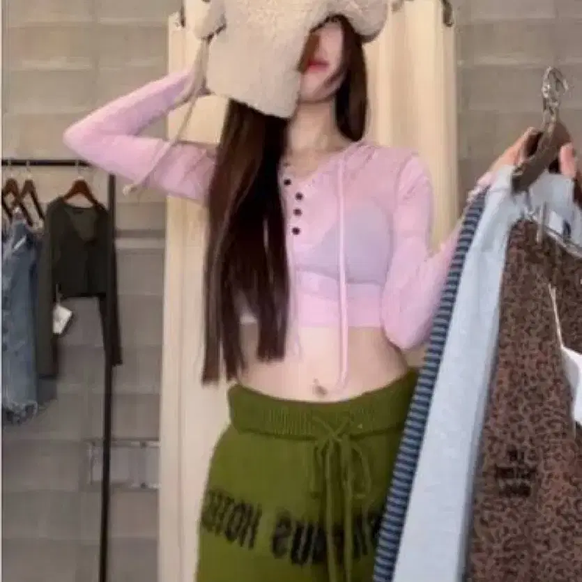 미스테리어스 호텔 후드 티셔츠 크롭