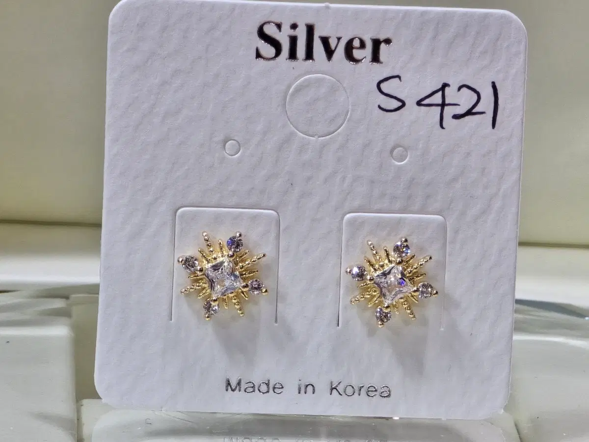 큐빅 꽃 모양 귀걸이 S421 0,8센치