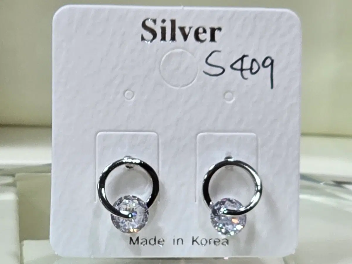 실버색상의 큐빅 링 귀걸이 S409 1,2센치