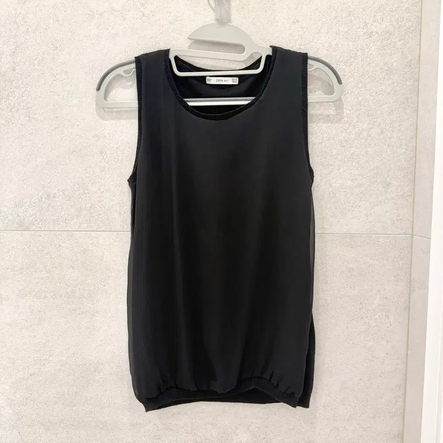 자라 Zara 슬리브리스 니트 탑