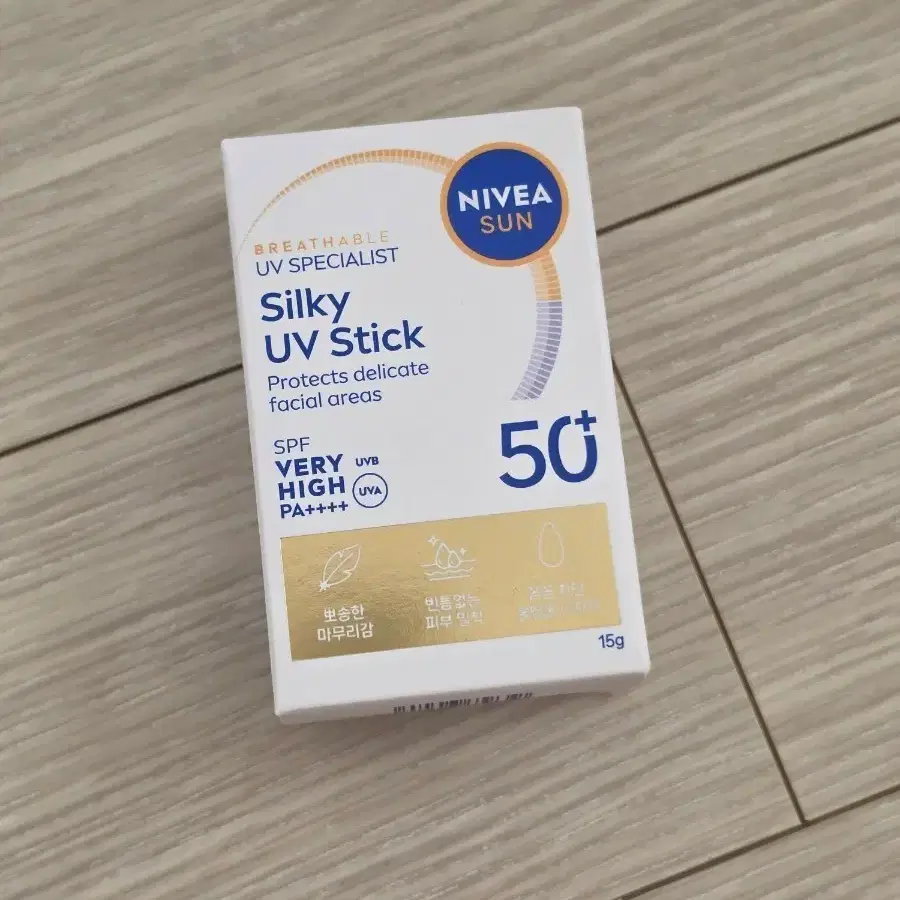 새제품 니베아 실키 UV 선스틱 SPF50+ PA++++