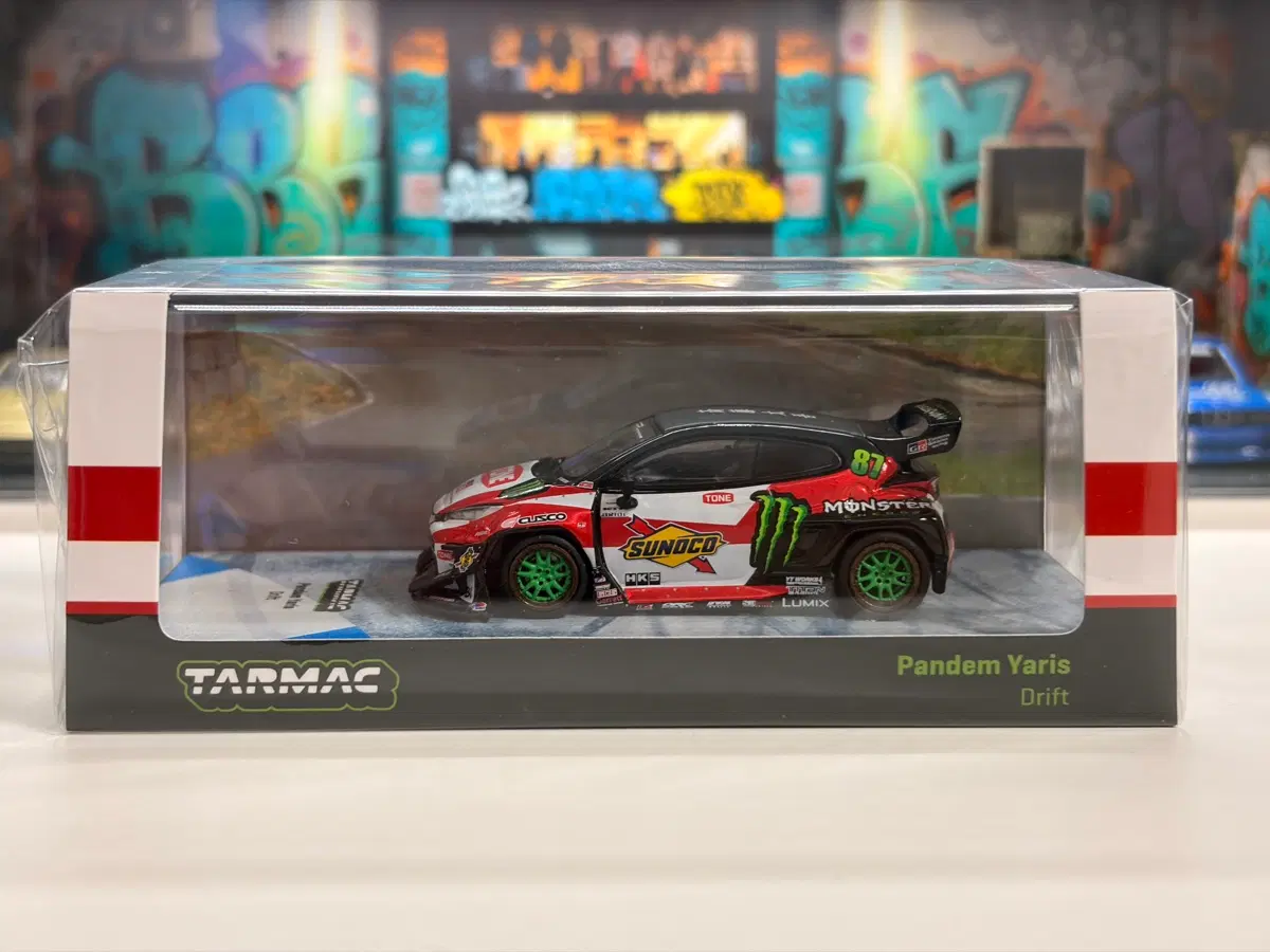 타막웍스(TARMAC Works) 토요타 GR 야리스 판뎀 드리프트버전 1:64모델