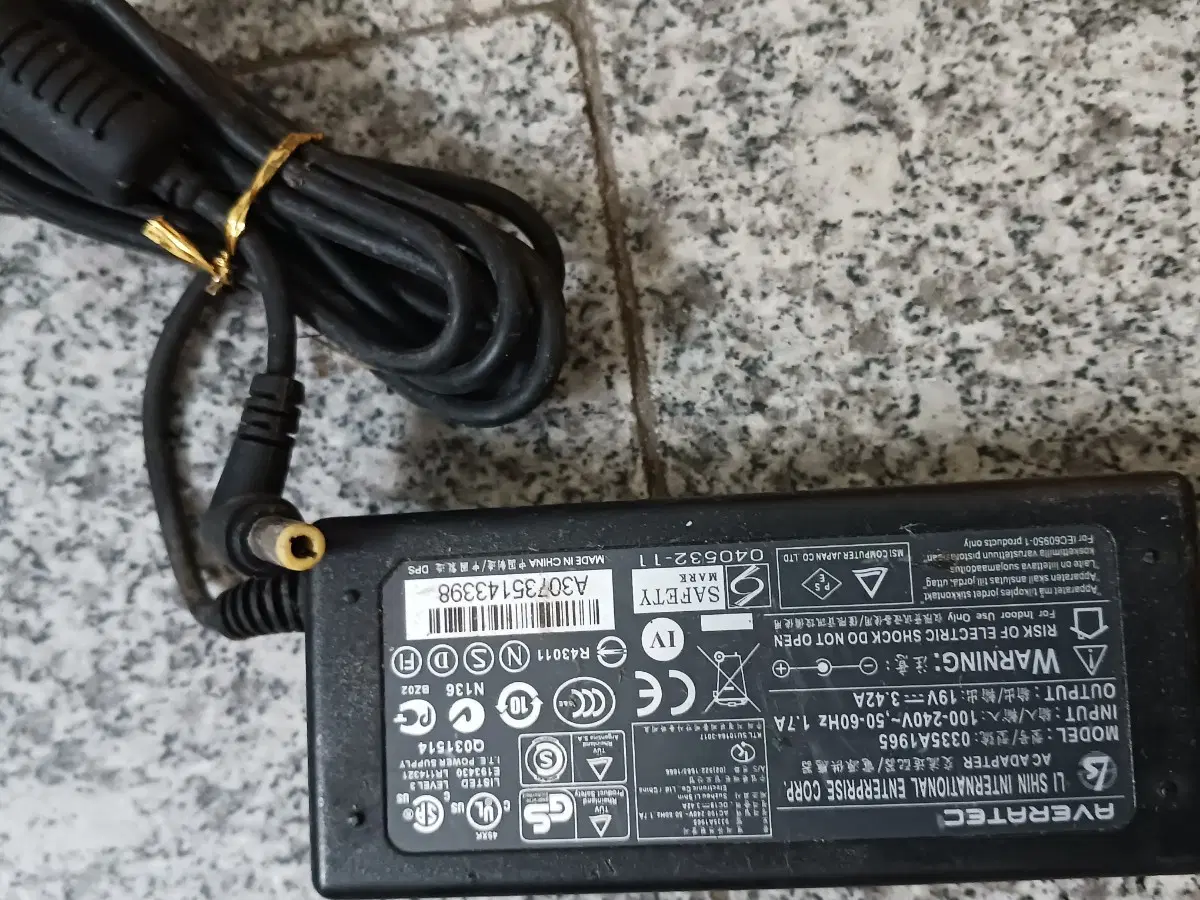 AVERATEC 19V 3.42A 노트북 어댑터