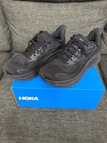 HOKA CLIFTON 10 블랙 스니커즈