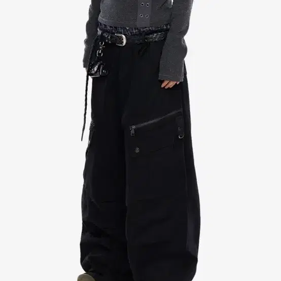 아캄 Knee Pin-Tuck Zippered Cargo Pants