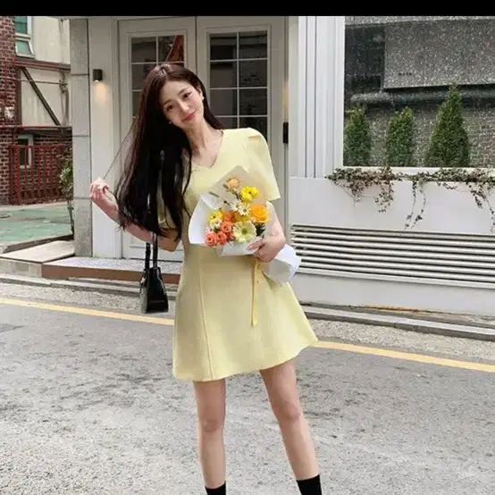 아뜨랑스 드뮤 브이넥 아뜨랑스 퍼프 소매 라인 반팔 트위드 원피스 반팔하객룩원피스