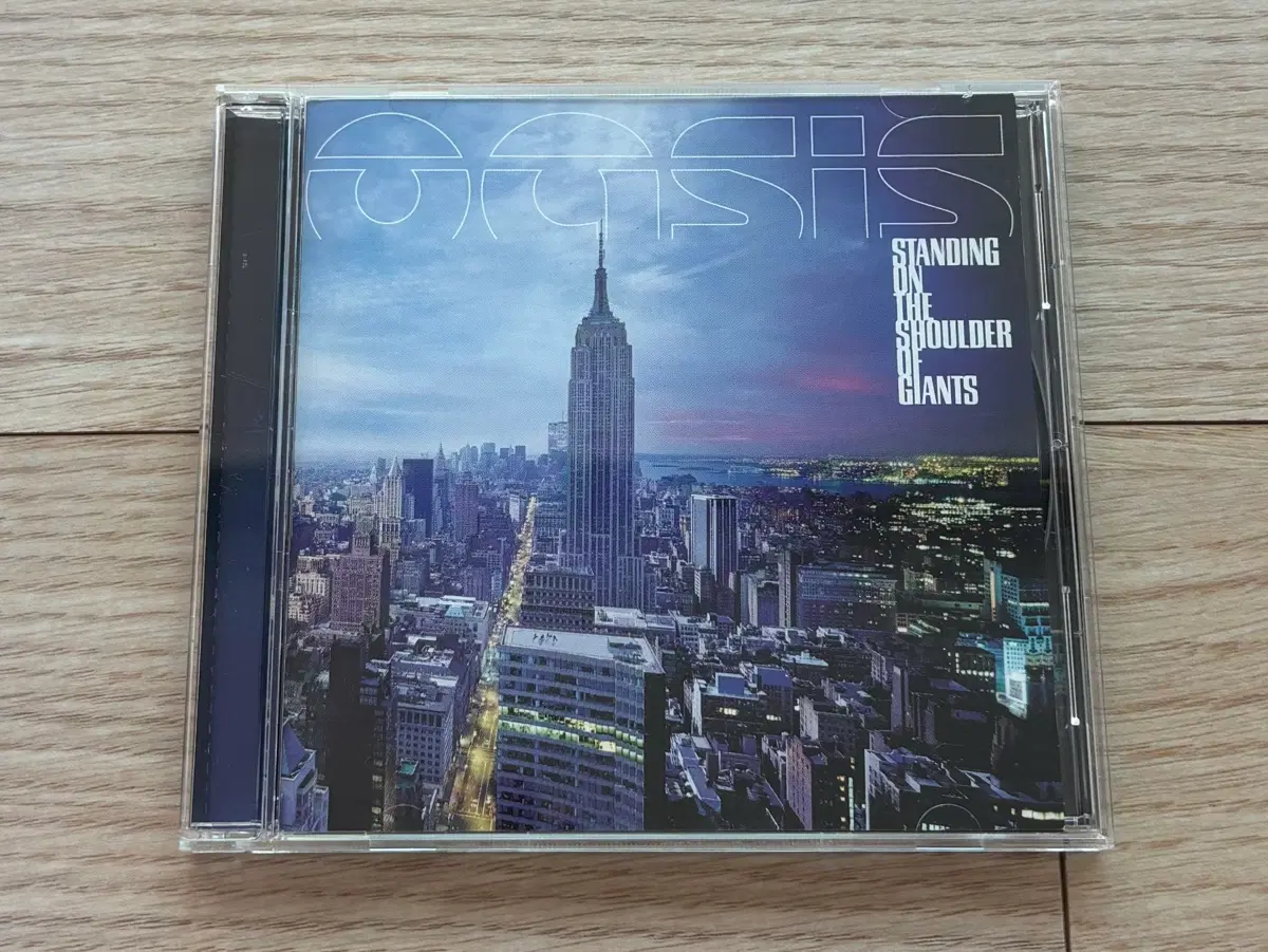 오아시스 OASIS Standing on the Shoulder of Giants 스탠딩 온 더 숄더 오브 자이언츠 4집 싱가포르 초판 CD 음반