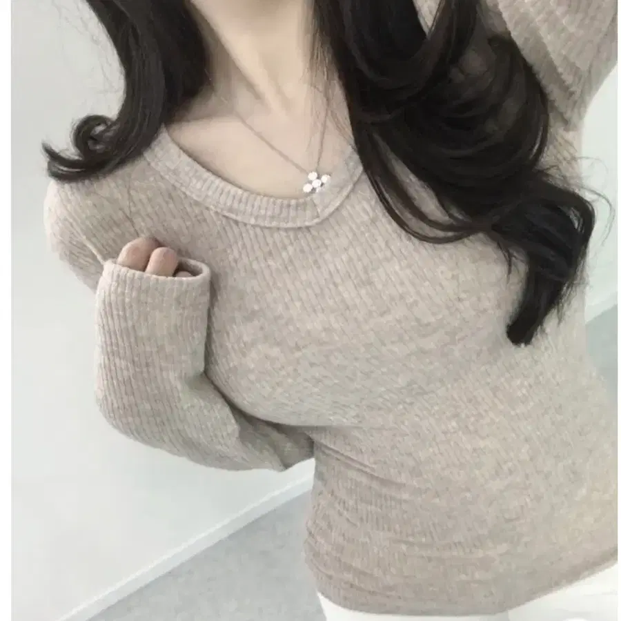 에이블리 브이넥 골지 핑크베이지 니트 티셔츠 수지니트