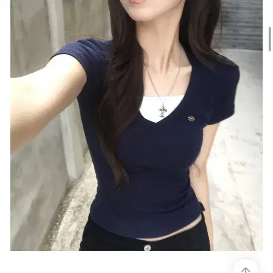 네이비 반팔 브이넥 골지 니트