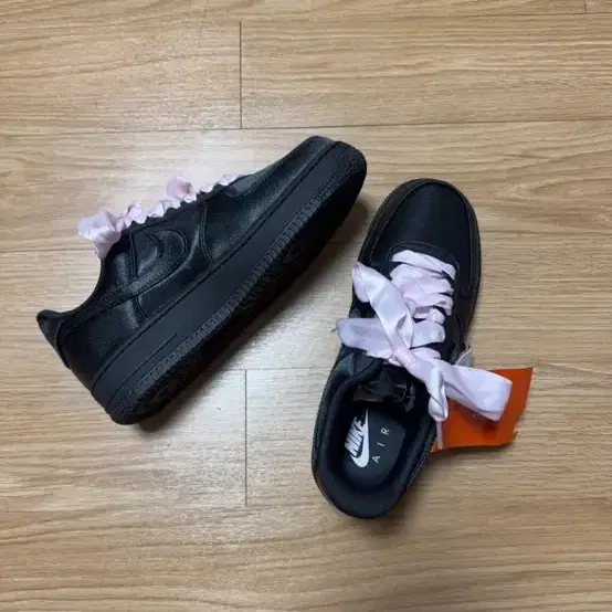 (새상품)나이키 에어포스 블랙핑크 230