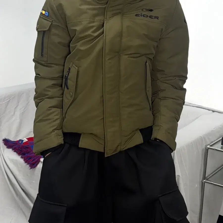 아이더 스투키 카키 다운 숏 패딩 S
