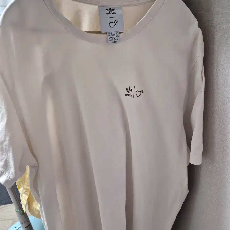 아디다스 휴먼메이드 반팔티 화이트 2XL