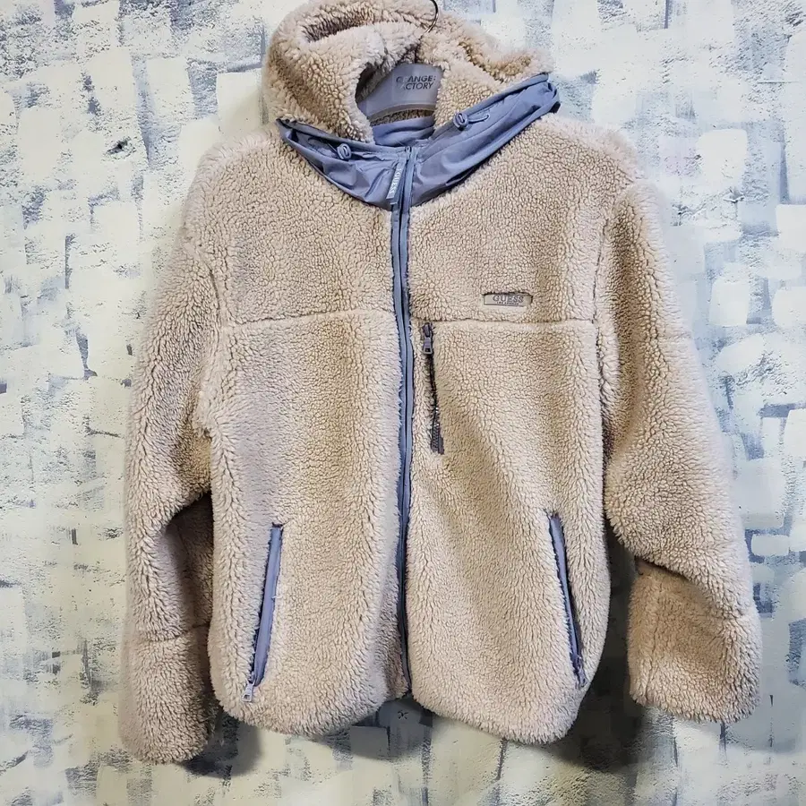 게스 양털 후리스 집업 자켓 베이지