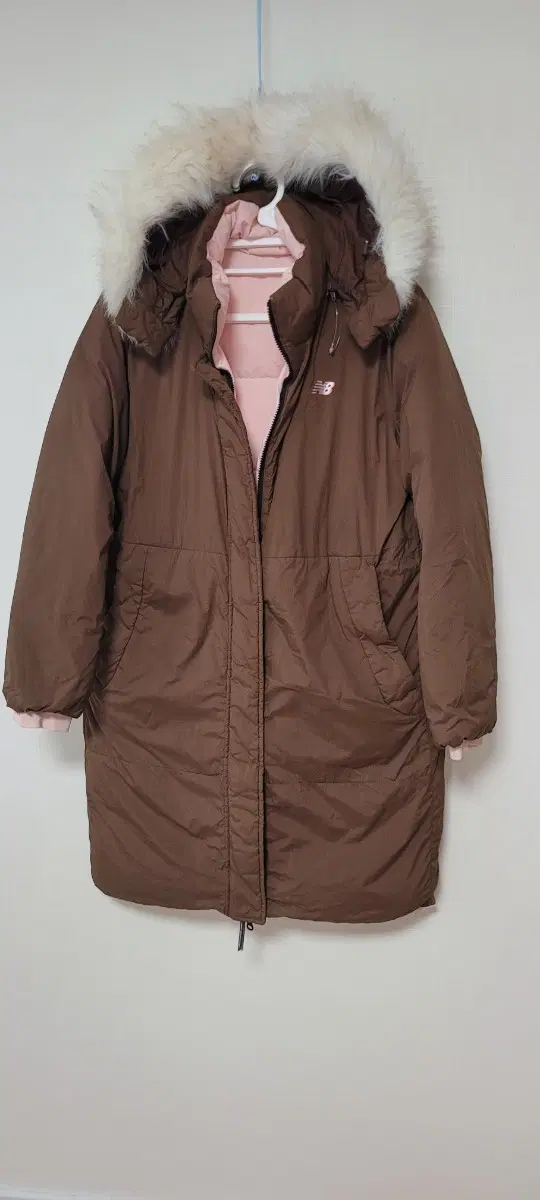 뉴발란스 양면 거위털 리버서블 롱패딩 90(M) 브라운/핑크 (아동 160사이즈)