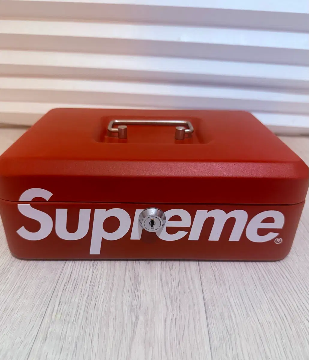 배송비포함!! 2017 출시 슈프림 락 박스 Supreme Lock Box Red - 17FW 악세서리
