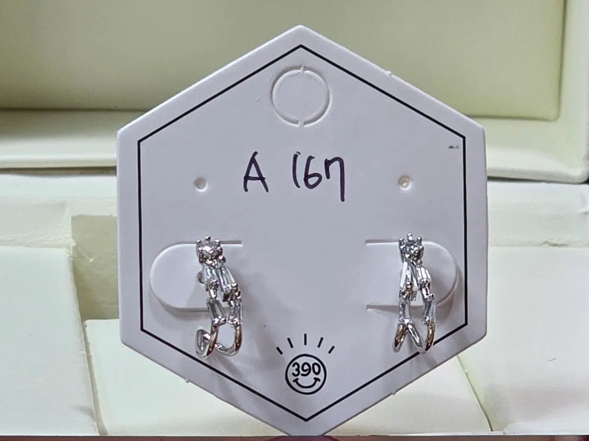실버색상의 링 귀걸이 1,3센치