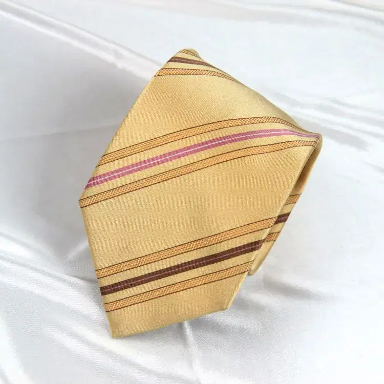 페라가모 9.3cm A등급 남자 명품넥타이
