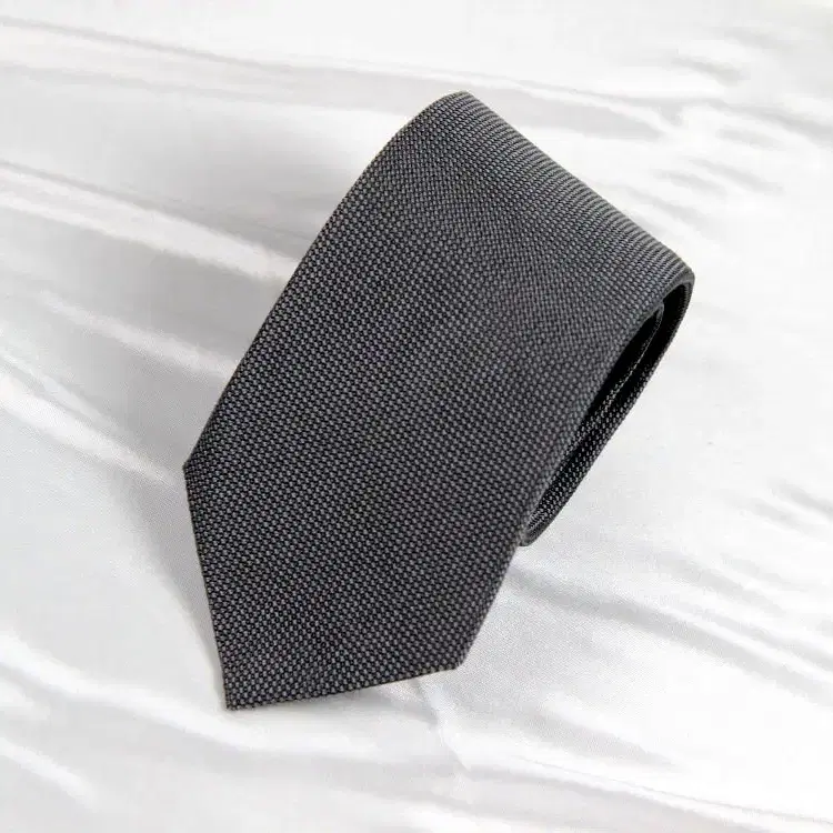 모스키노 8.2cm 미사용 S등급 신형 이태리 명품넥타이