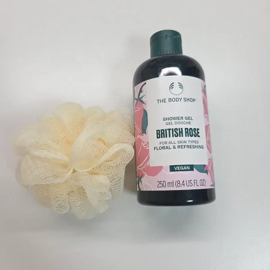 새상품)더바디샵 브리티쉬 로즈 비건 샤워젤 250ml