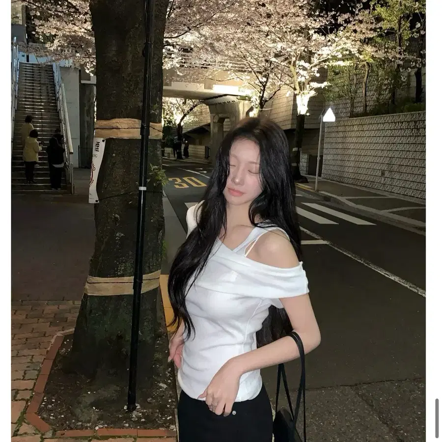 Leeds 더위시 리즈 로지 레이어드 티 오프숄더