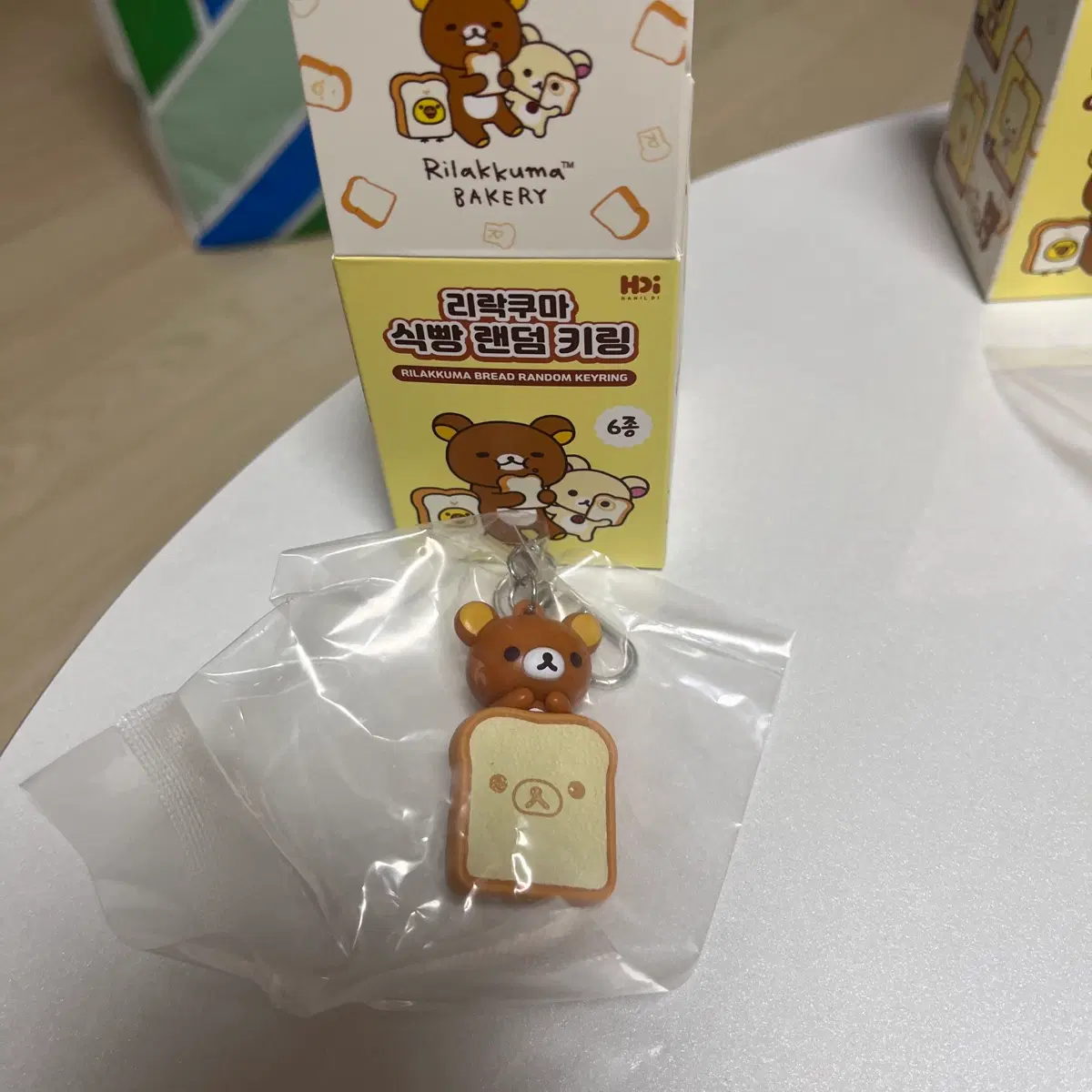 리락쿠마 식빵 키링 cgv